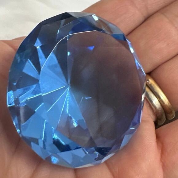 Paper weight blue glass diamond. See pics for measurements. - Picture 6 of 9